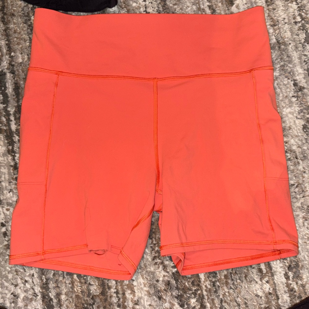 Vuori biker shorts / spandex